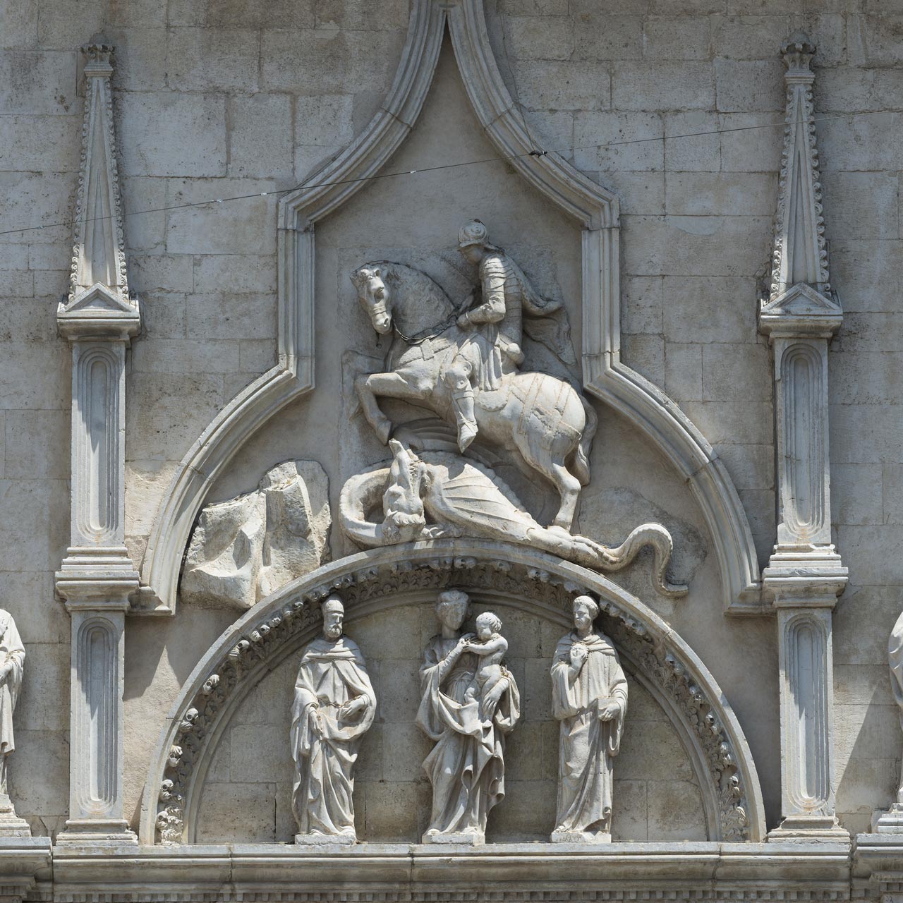 Chiesa agostiniana di San Nicola da Tolentino, particolare della facciata